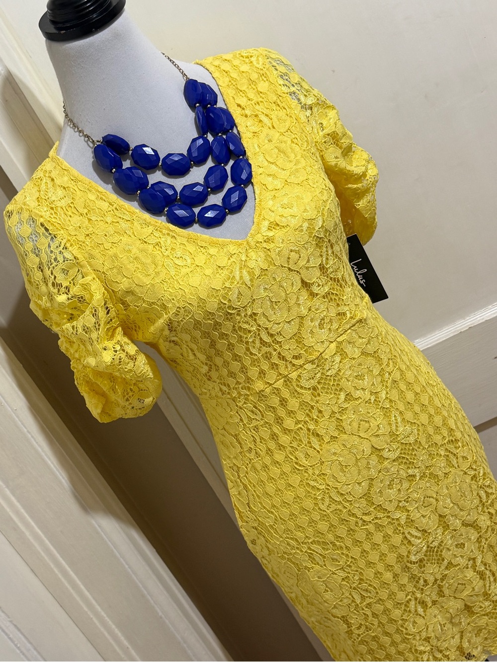 NWT Lulu's Yellow Lace Midi Dress with V-Neck women's small
